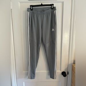 Adidas joggers. Size us M in Womans. Color gray